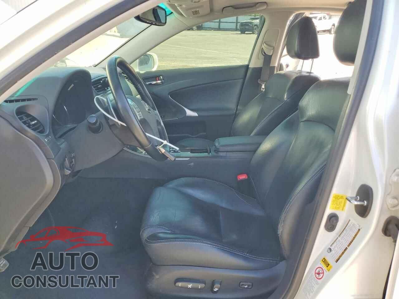 LEXUS IS 2011 - JTHCF5C20B5051072