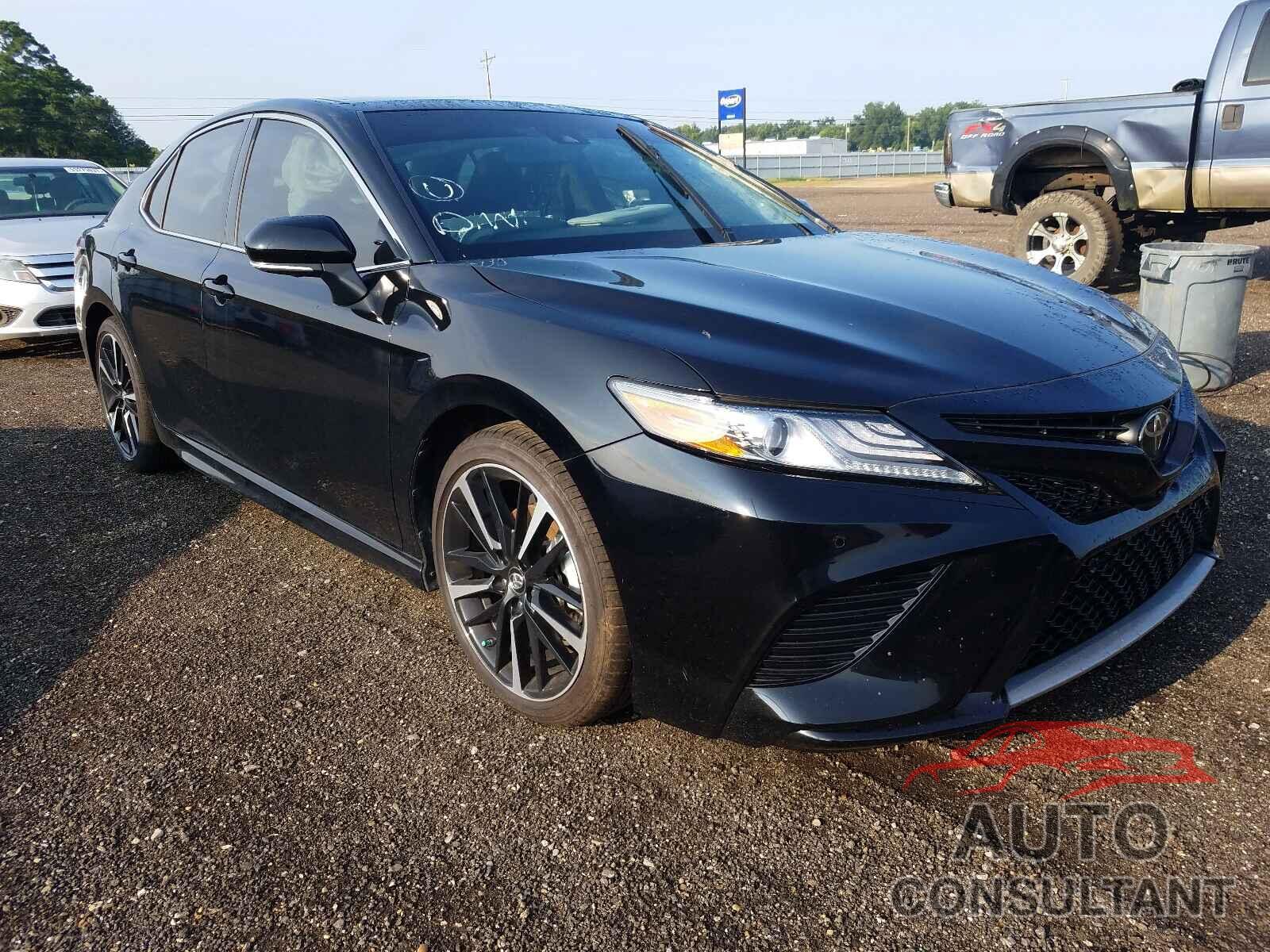 TOYOTA CAMRY 2018 - 4T1B61HK4JU088544