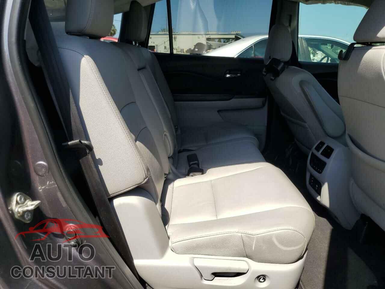 HONDA PILOT 2017 - 5FNYF5H90HB025379
