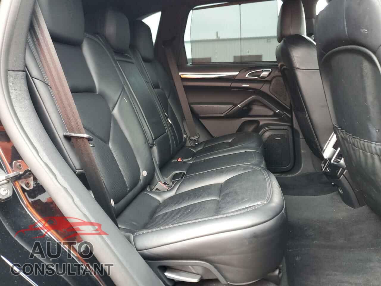 PORSCHE CAYENNE 2018 - WP1AA2A24JKA03565