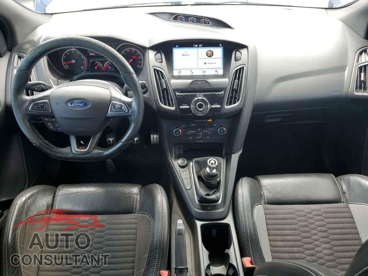 FORD FOCUS 2017 - 1FADP3L99HL229222
