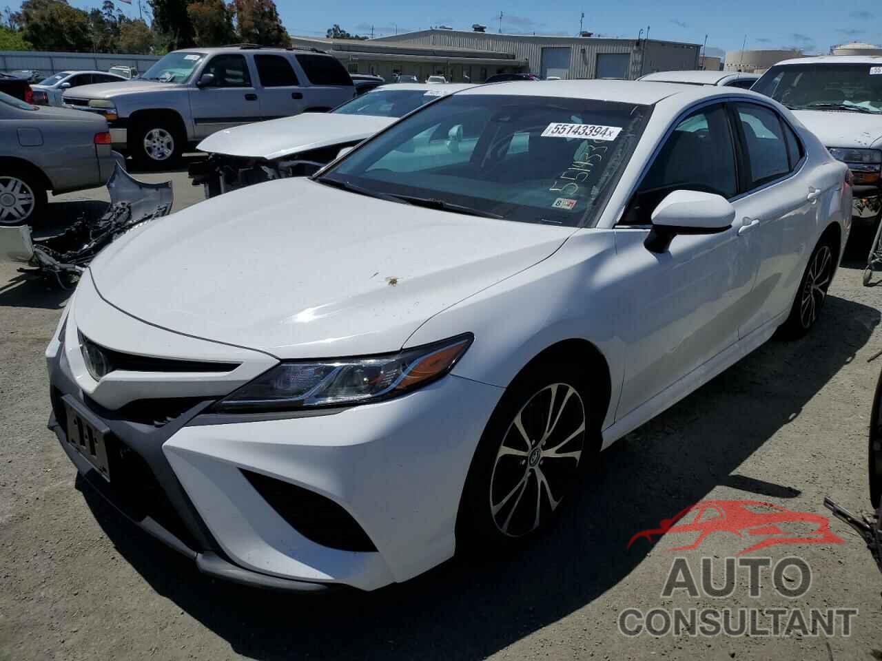 TOYOTA CAMRY 2018 - 4T1B11HK0JU044748