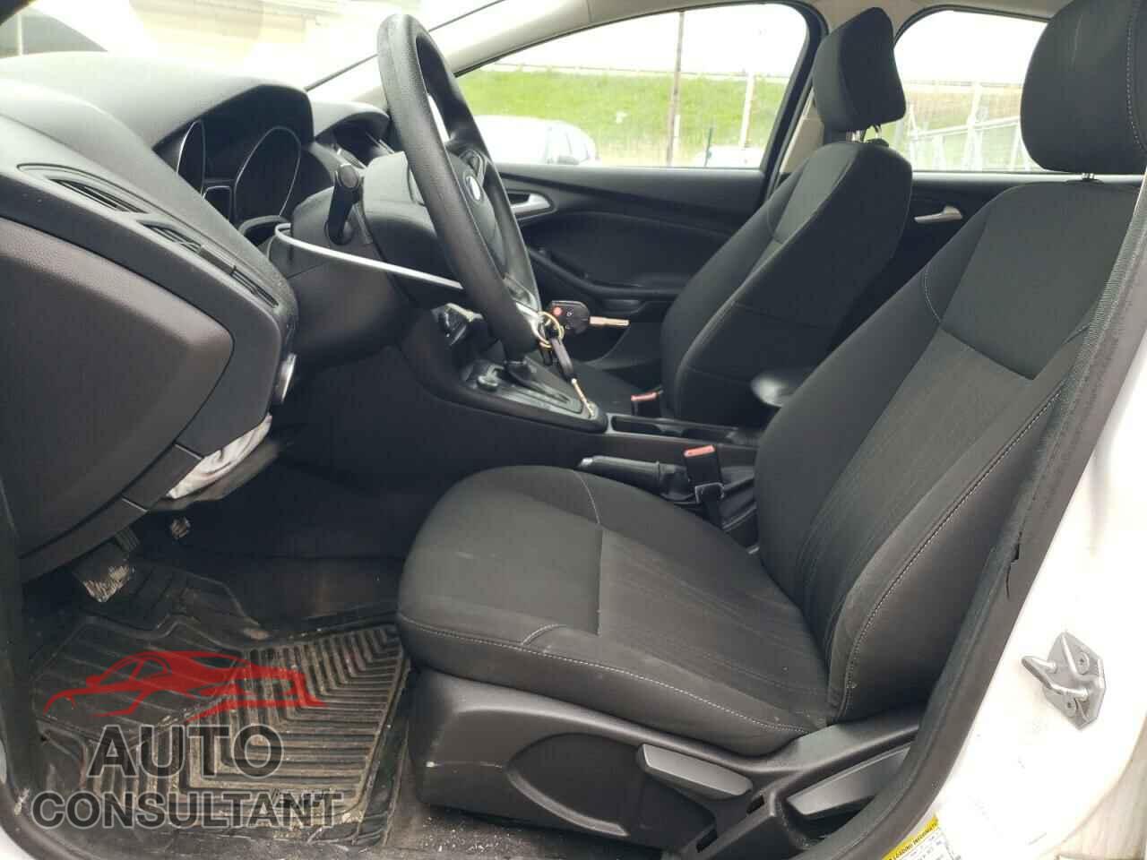 FORD FOCUS 2017 - 1FADP3K26HL267916
