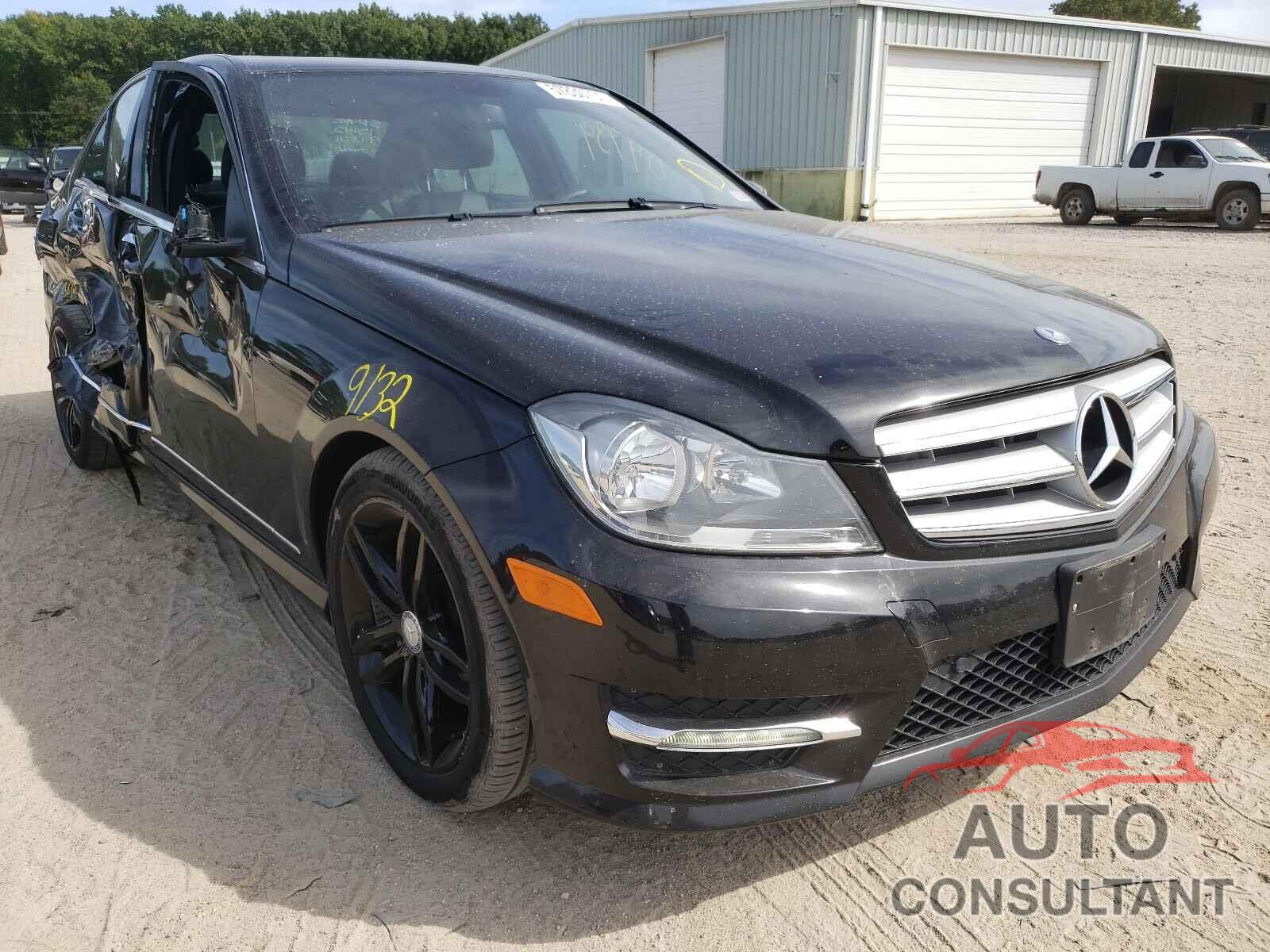 MERCEDES-BENZ C-CLASS 2013 - WDDGF4HB9DG015142