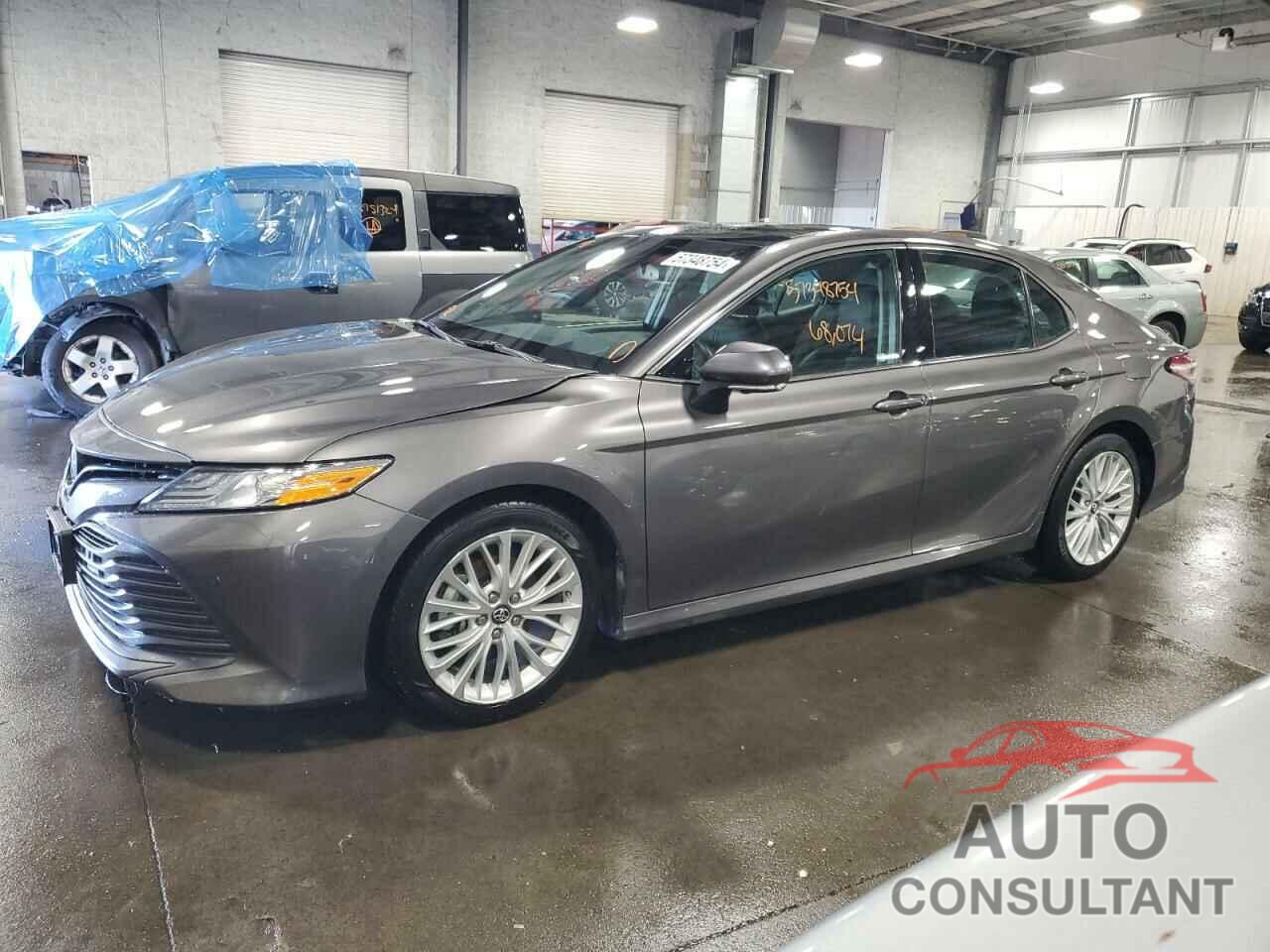 TOYOTA CAMRY 2018 - 4T1B11HKXJU118936