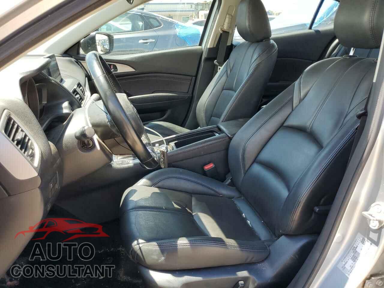 MAZDA 3 2018 - 3MZBN1V32JM260821