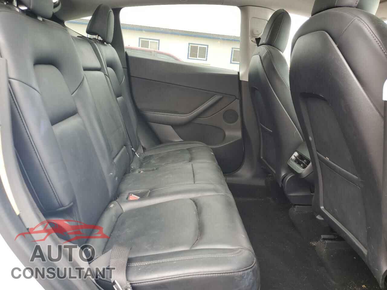 TESLA MODEL Y 2021 - 5YJYGDED0MF103492