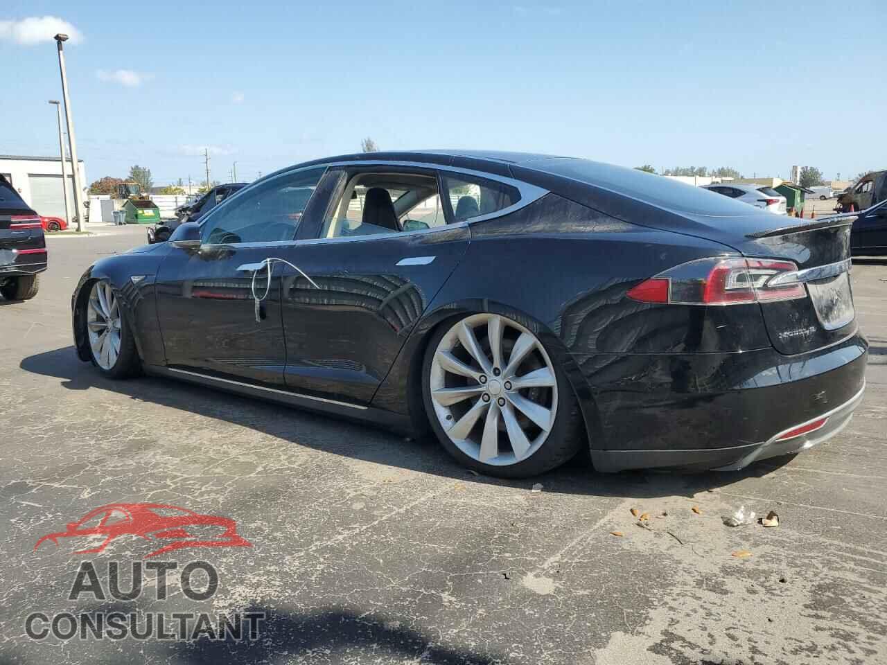 TESLA MODEL S 2013 - 5YJSA1CP2DFP06592