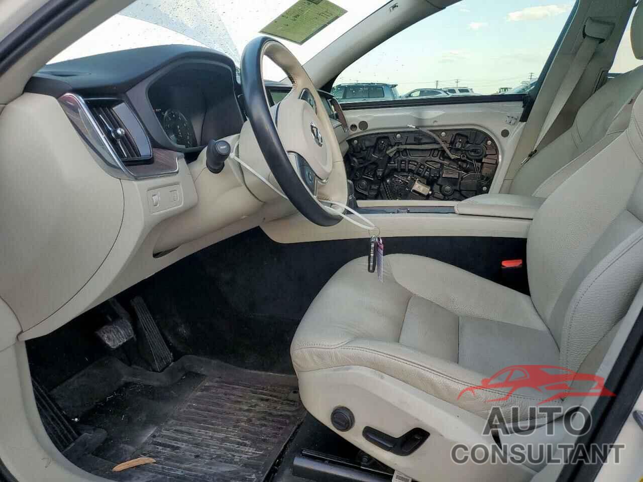 VOLVO XC60 2021 - YV4102DK7M1856551
