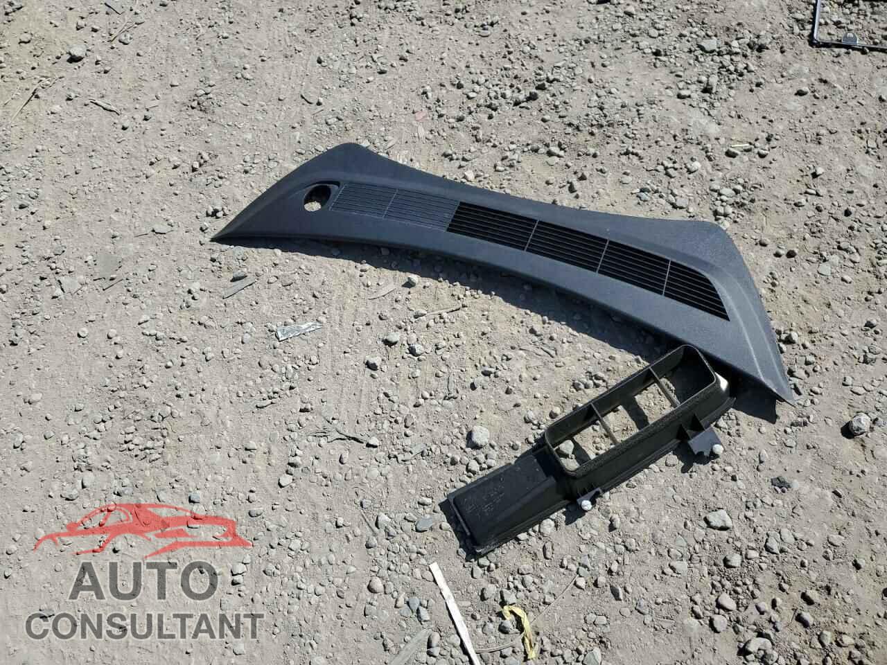 TESLA MODEL 3 2019 - 5YJ3E1EA5KF472575