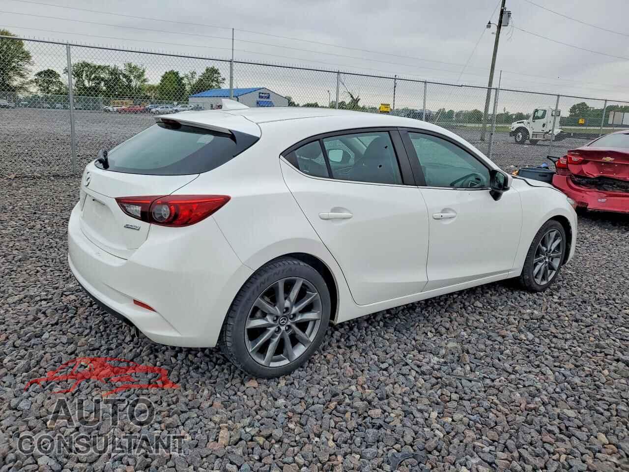 MAZDA 3 2018 - 3MZBN1L33JM223991