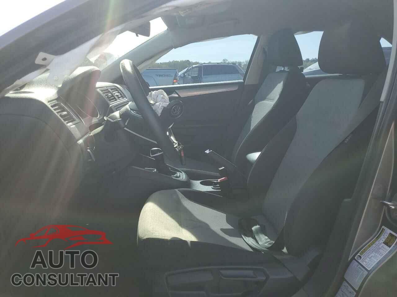 VOLKSWAGEN JETTA 2017 - 3VW2B7AJ7HM325575