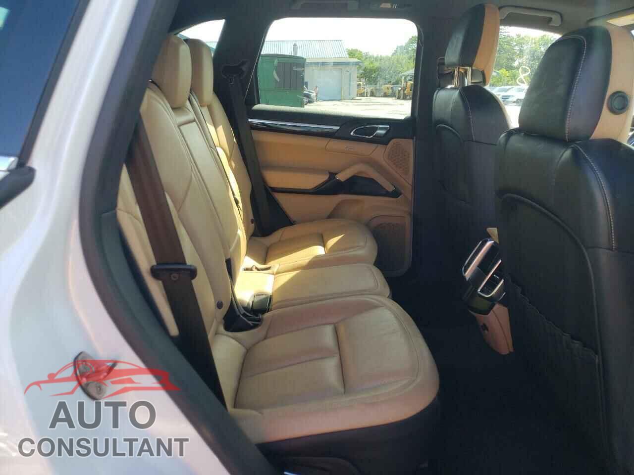 PORSCHE CAYENNE 2016 - WP1AB2A27GLA92984