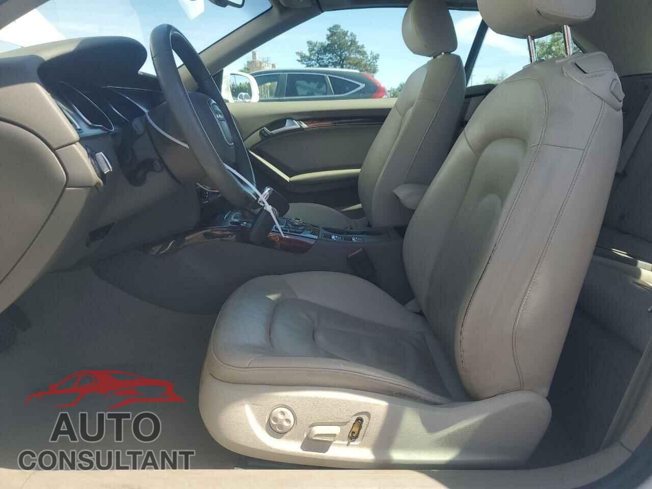 AUDI A5 2011 - WAULFAFH0BN015678