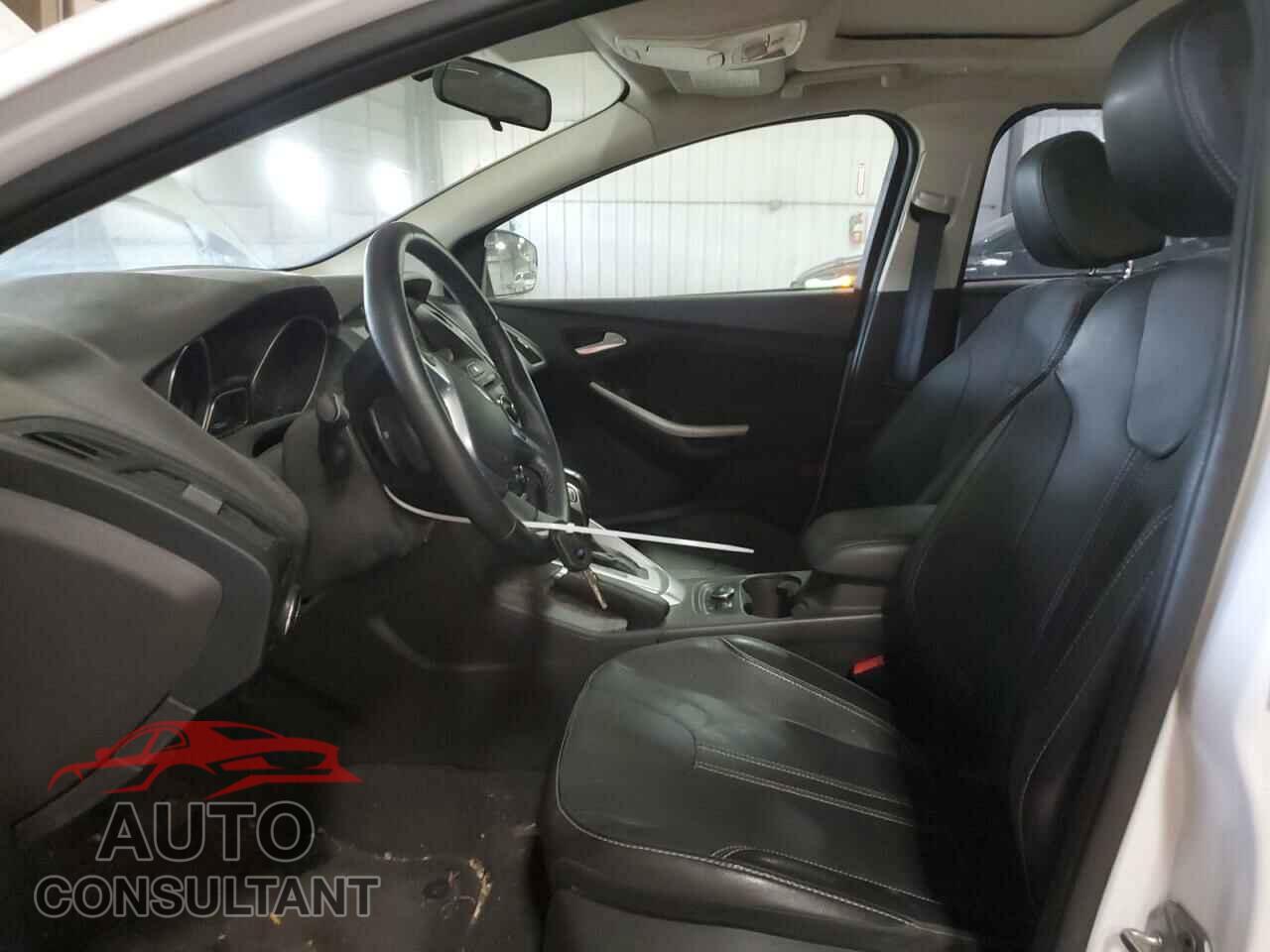 FORD FOCUS 2014 - 1FADP3F28EL229044