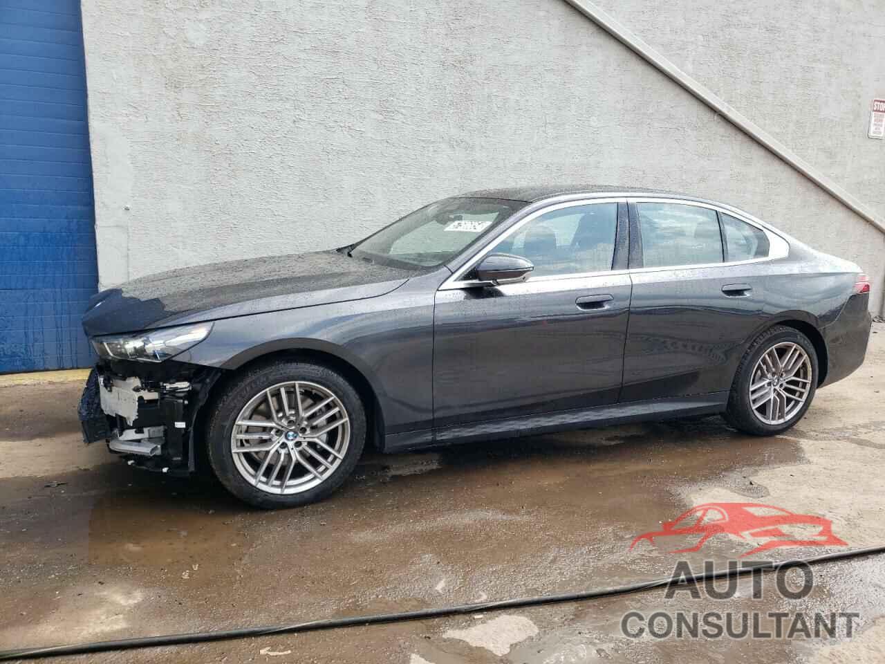 BMW 5 SERIES 2024 - WBA53FJ06RCR09884