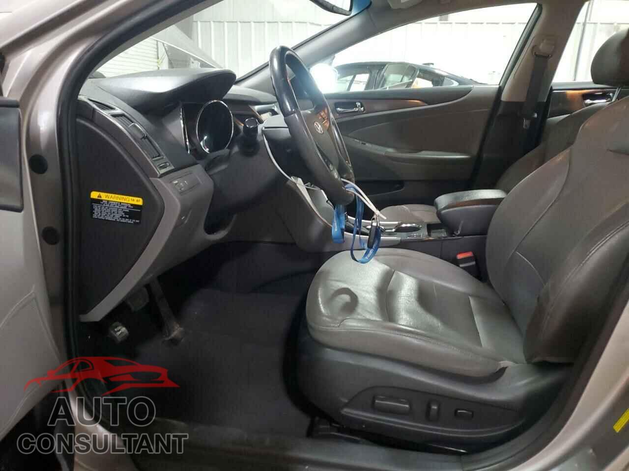 HYUNDAI SONATA 2012 - KMHEC4A48CA033456