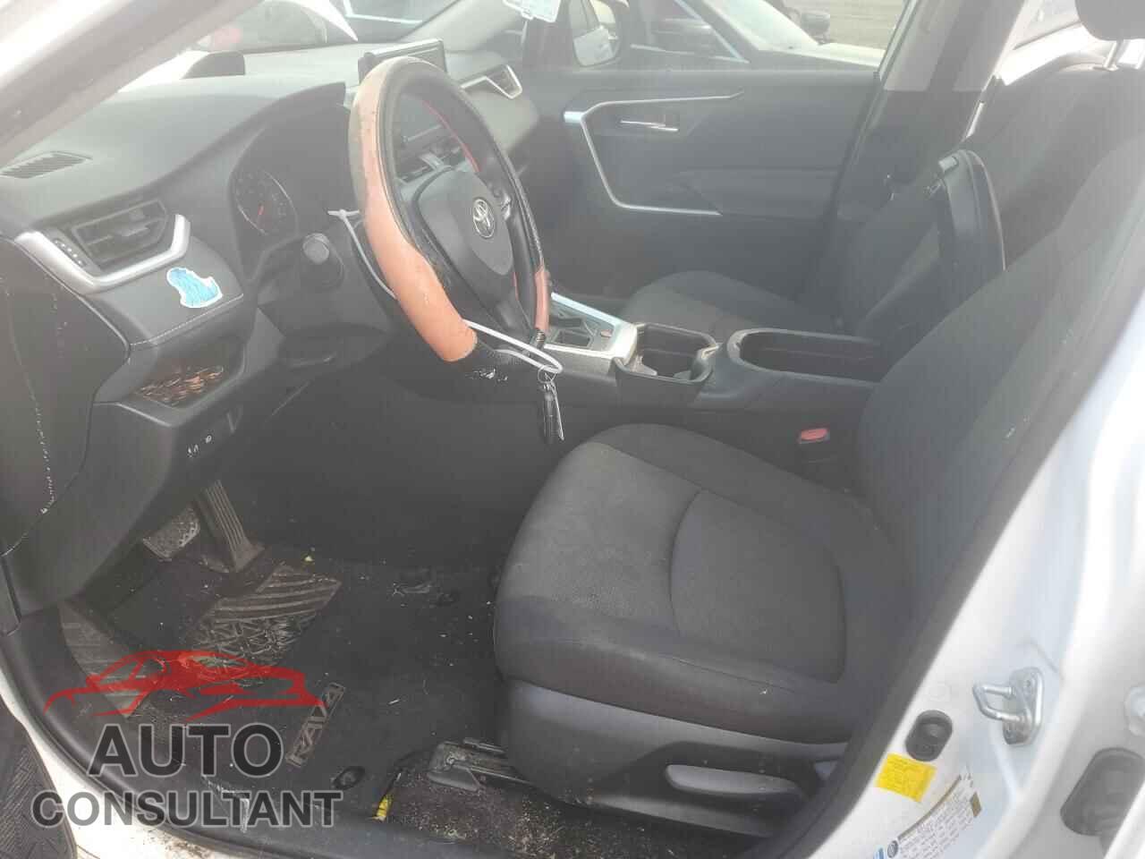TOYOTA RAV4 2019 - JTMP1RFV3KD020337