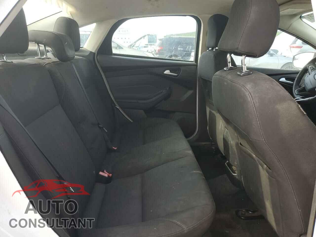 FORD FOCUS 2015 - 1FADP3F2XFL220072