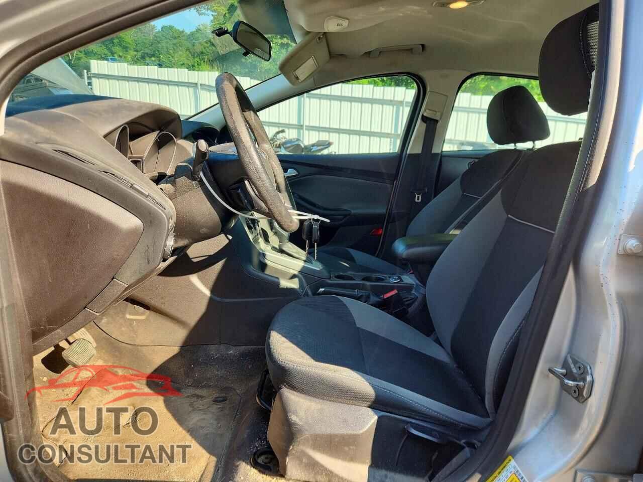 FORD FOCUS 2014 - 1FADP3F28EL401752