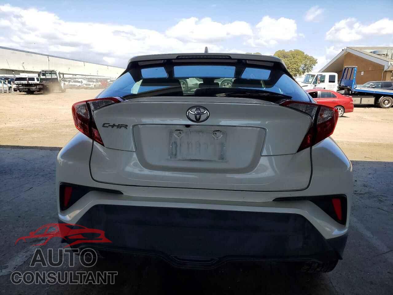 TOYOTA C-HR 2018 - NMTKHMBX4JR045281