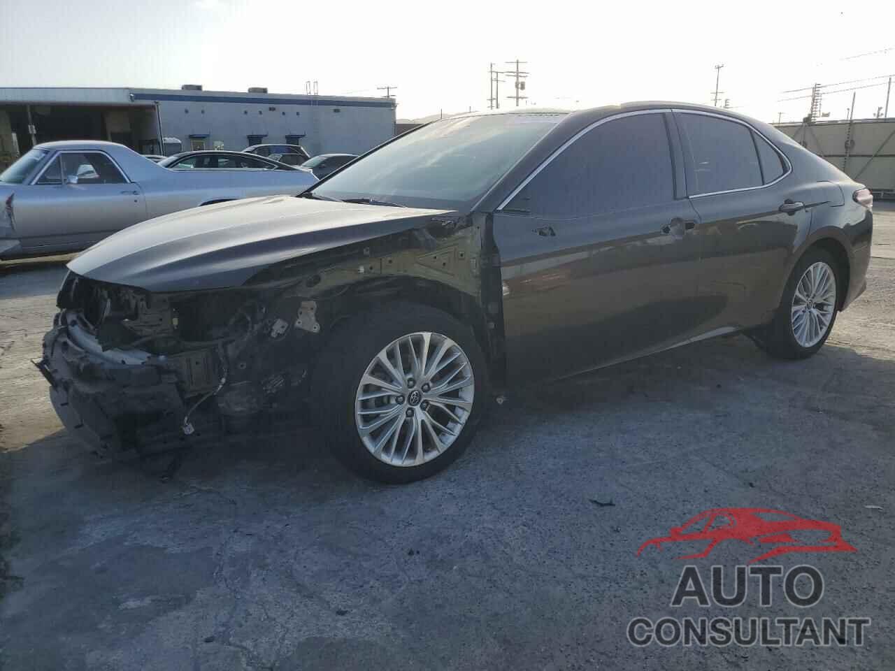 TOYOTA CAMRY 2018 - 4T1B11HK0JU015394