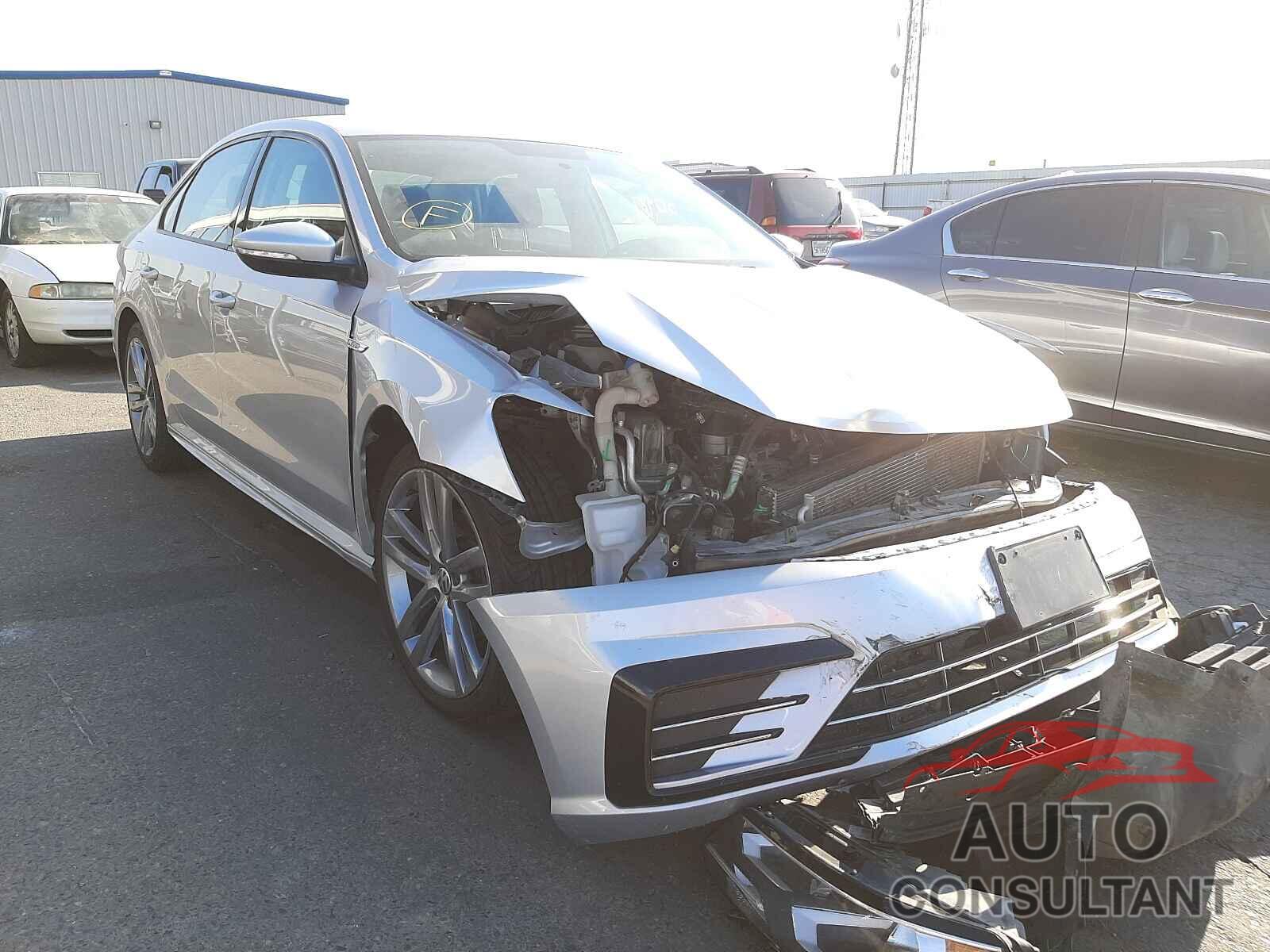 VOLKSWAGEN PASSAT 2018 - 1VWAA7A39JC017007