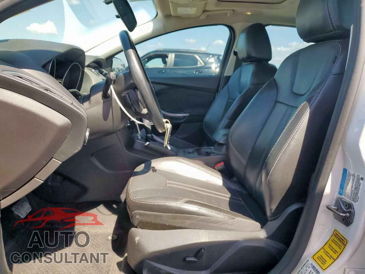 FORD FOCUS 2014 - 1FADP3N24EL330177