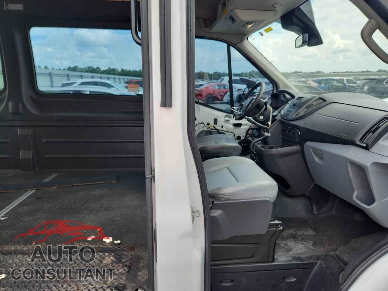 FORD TRANSIT 2017 - 1FTYR2CM9HKA02087