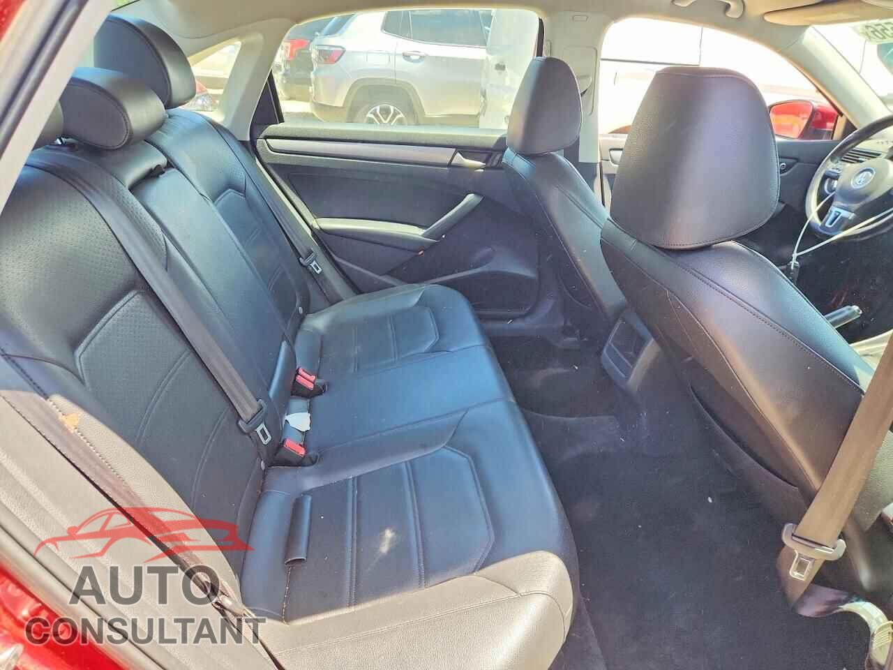 VOLKSWAGEN PASSAT 2015 - 1VWAT7A34FC081148