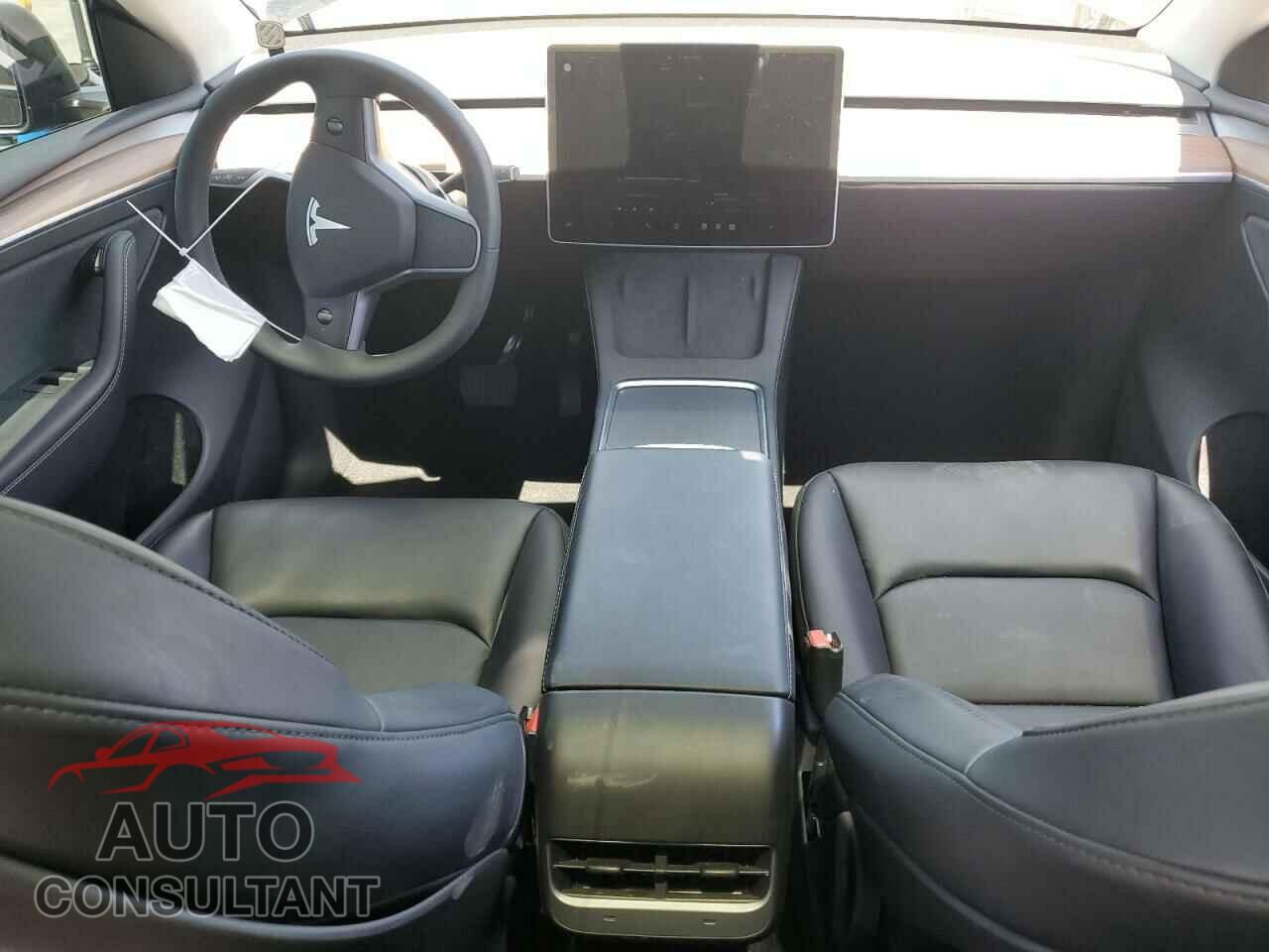 TESLA MODEL Y 2024 - 7SAYGDEE0RF123793