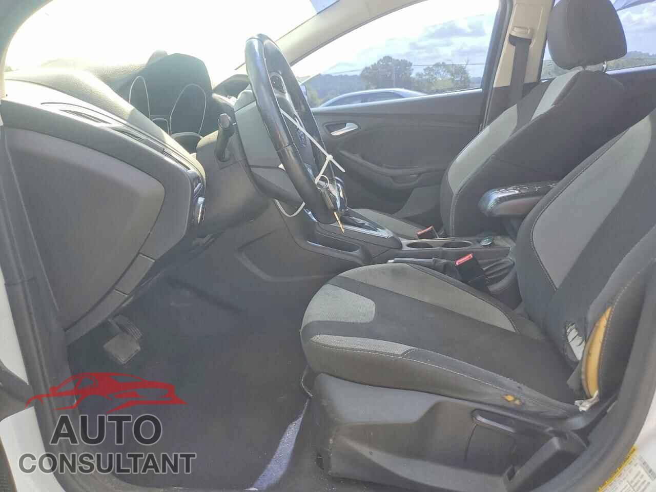 FORD FOCUS 2014 - 1FADP3F2XEL368317