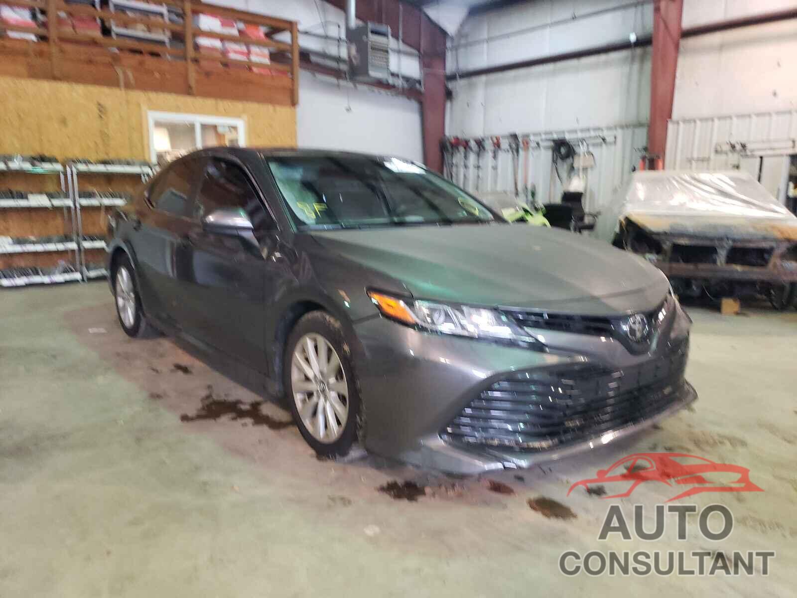 TOYOTA CAMRY 2018 - 4T1B11HK3JU039690