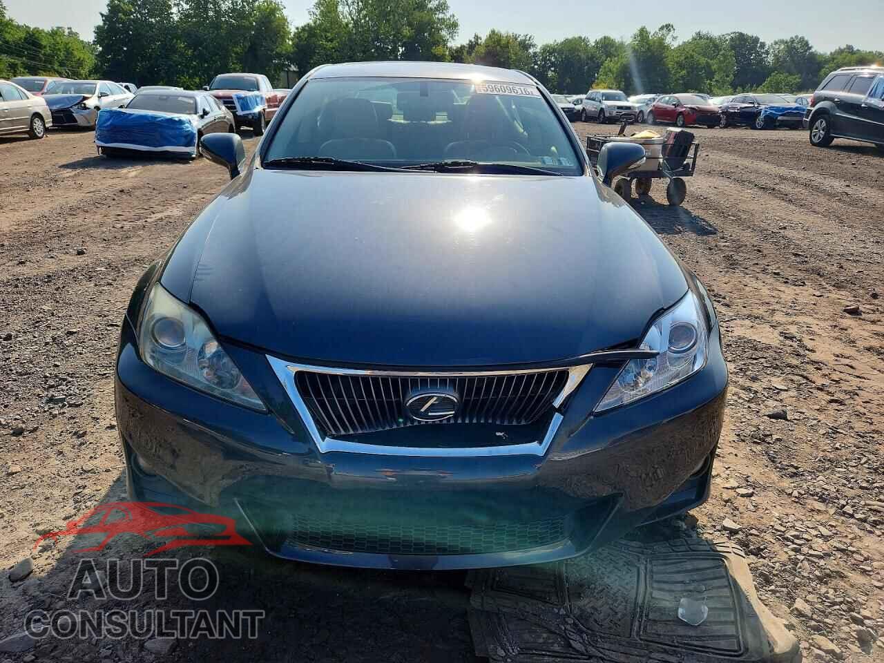 LEXUS IS 2011 - JTHCF5C24B5052726