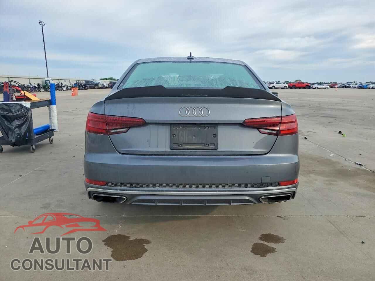 AUDI A4 2019 - WAUDNAF41KA106938
