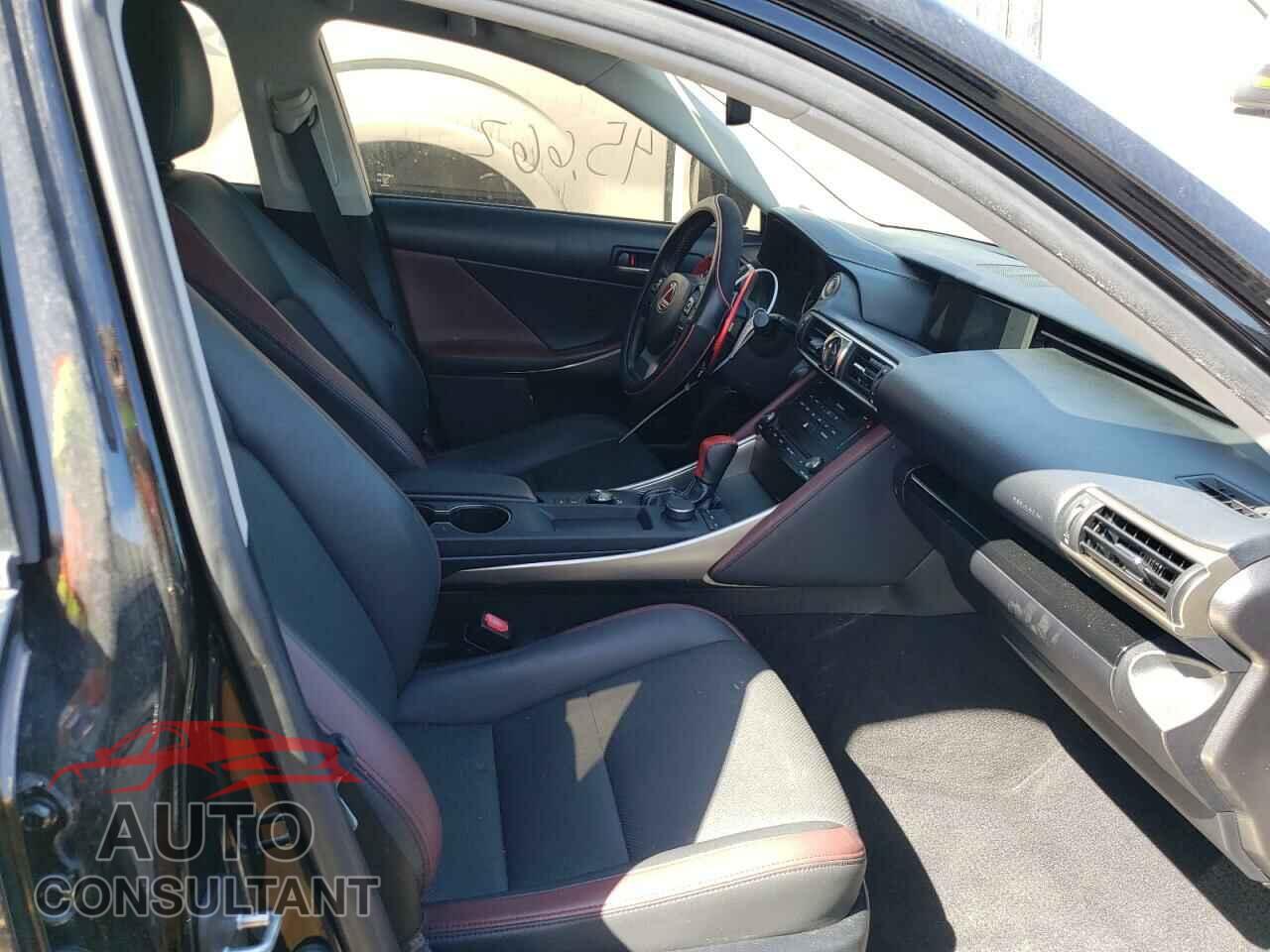 LEXUS IS 2018 - JTHBA1D22J5072084