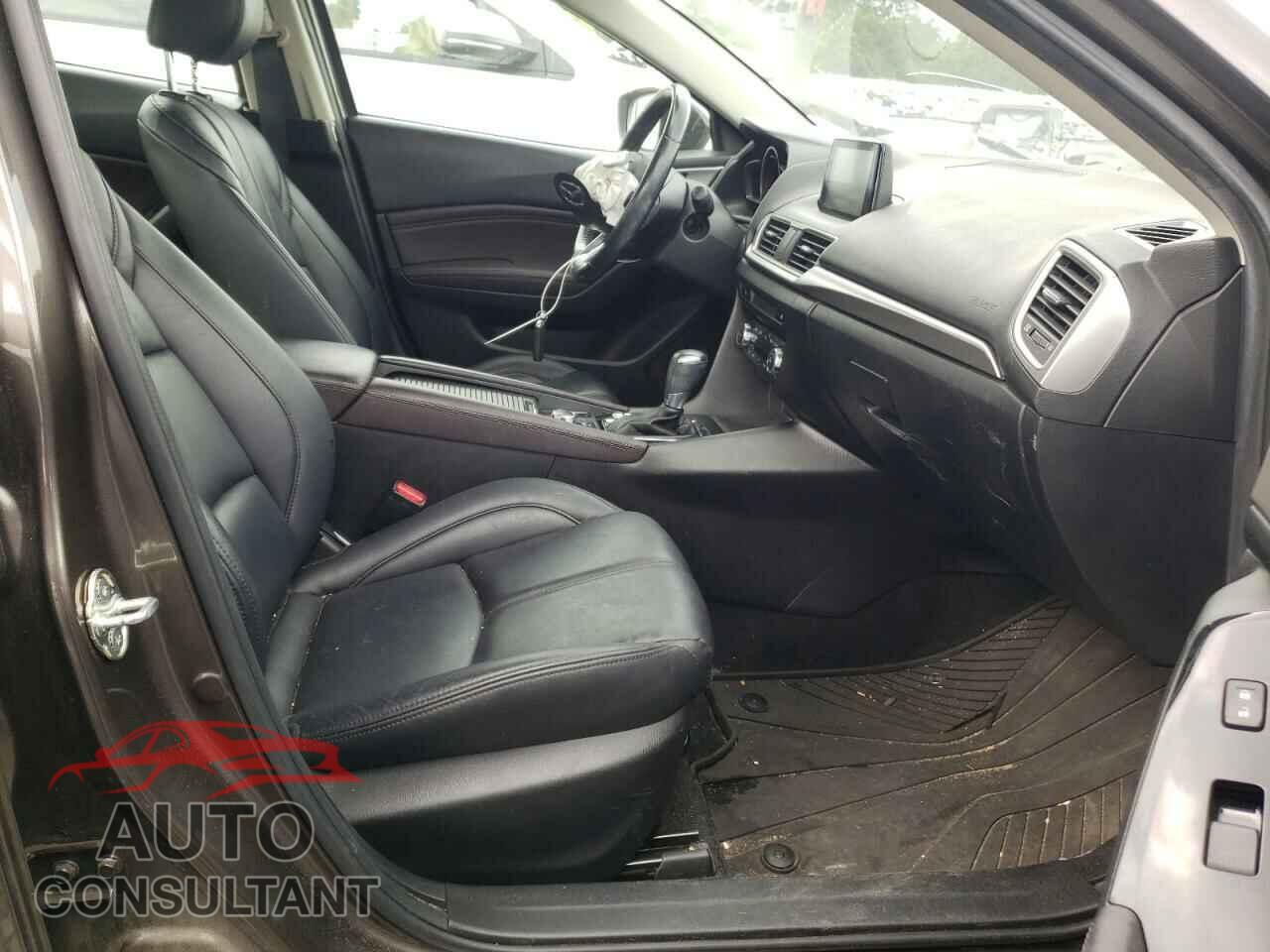 MAZDA 3 2018 - 3MZBN1V33JM164647