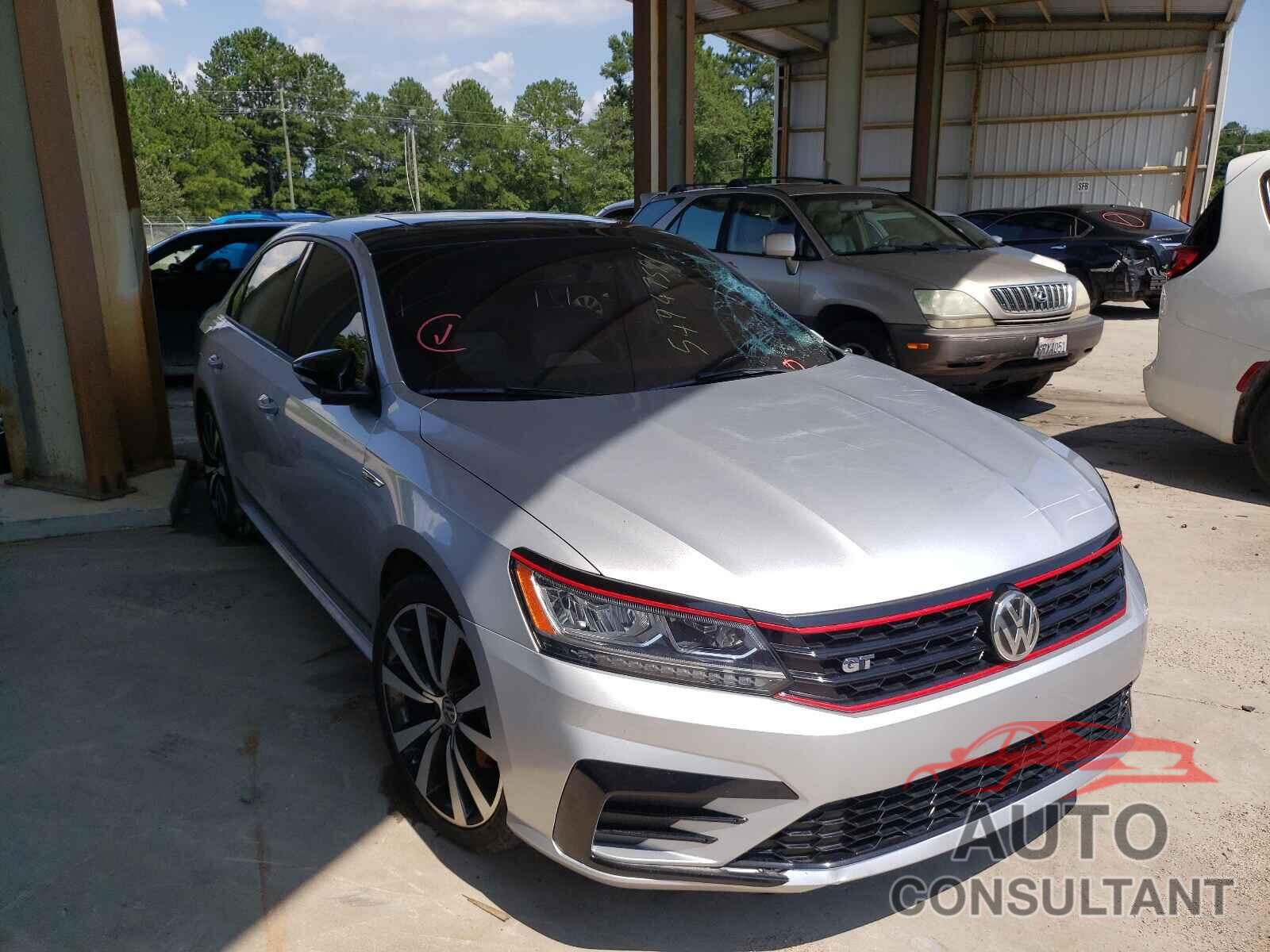 VOLKSWAGEN PASSAT 2018 - 1VWJM7A39JC051617