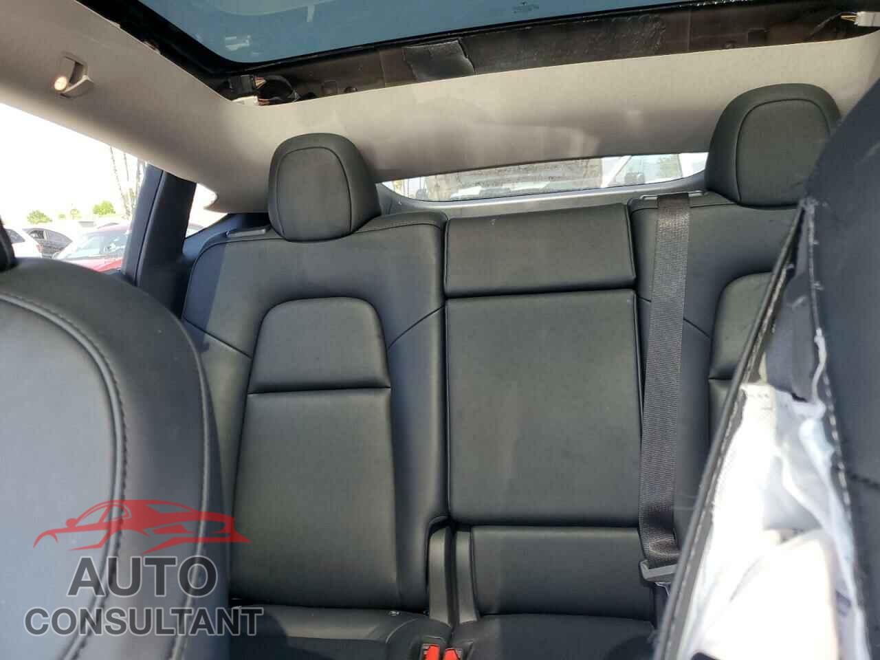TESLA MODEL Y 2023 - 7SAYGAEEXPF769578