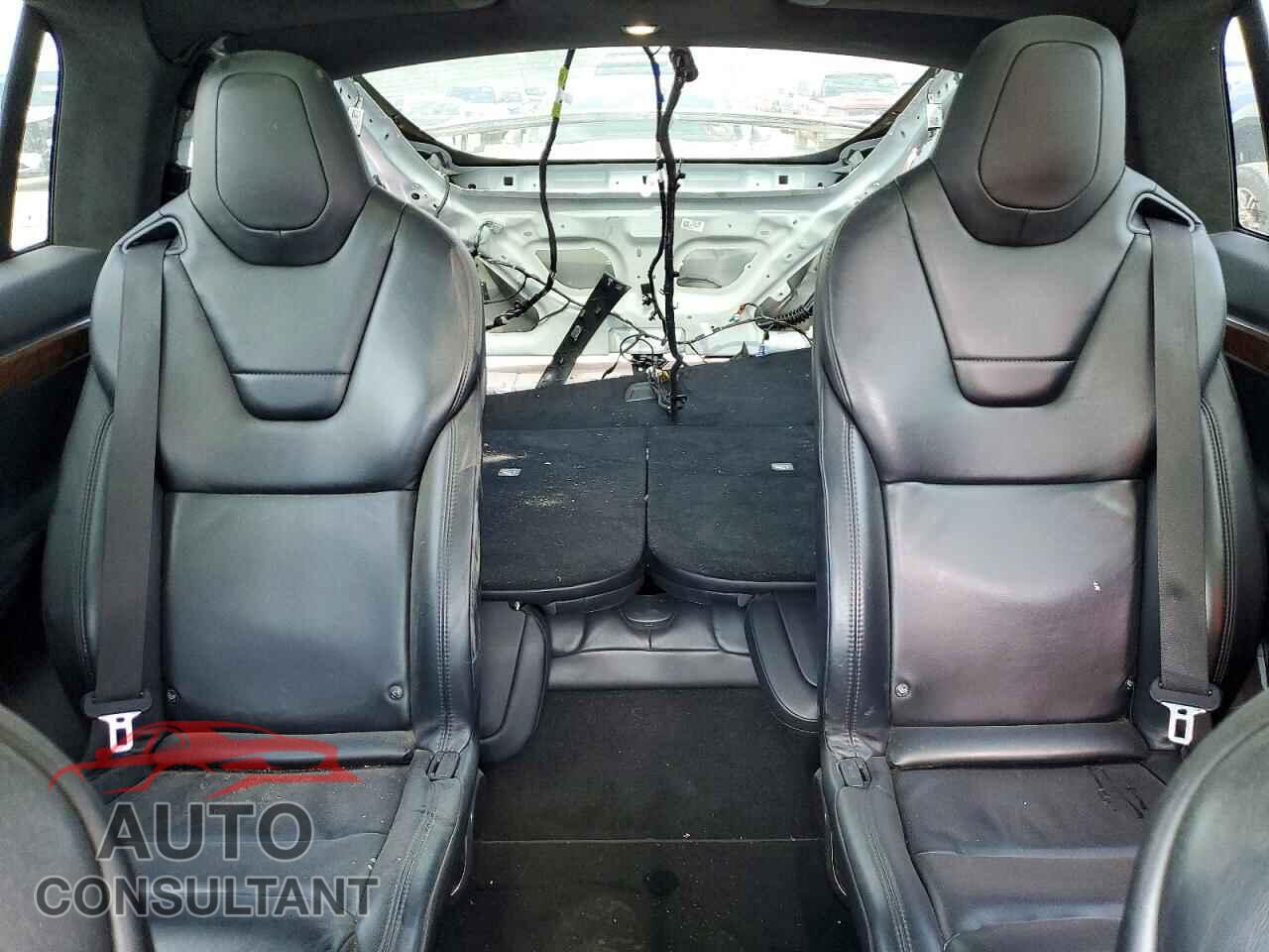TESLA MODEL X 2017 - 5YJXCBE23HF045684
