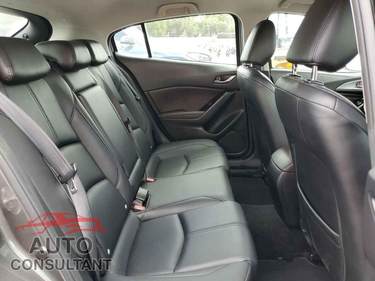 MAZDA 3 2018 - 3MZBN1L38JM219466