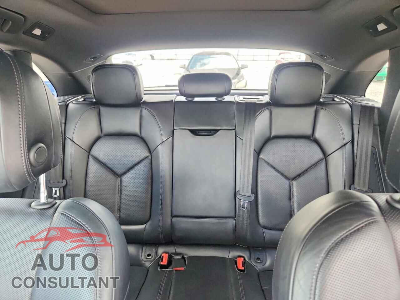 PORSCHE MACAN 2018 - WP1AA2A57JLB05317