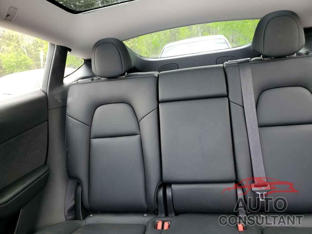 TESLA MODEL Y 2023 - LRWYGDEE5PC266209