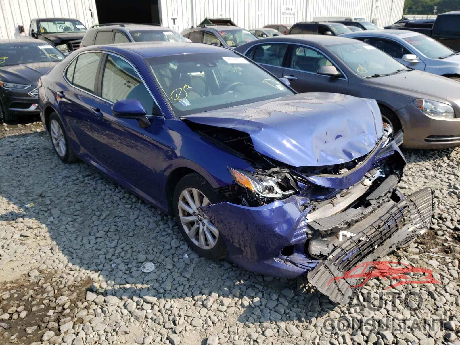 TOYOTA CAMRY 2018 - 4T1B11HK0JU589574