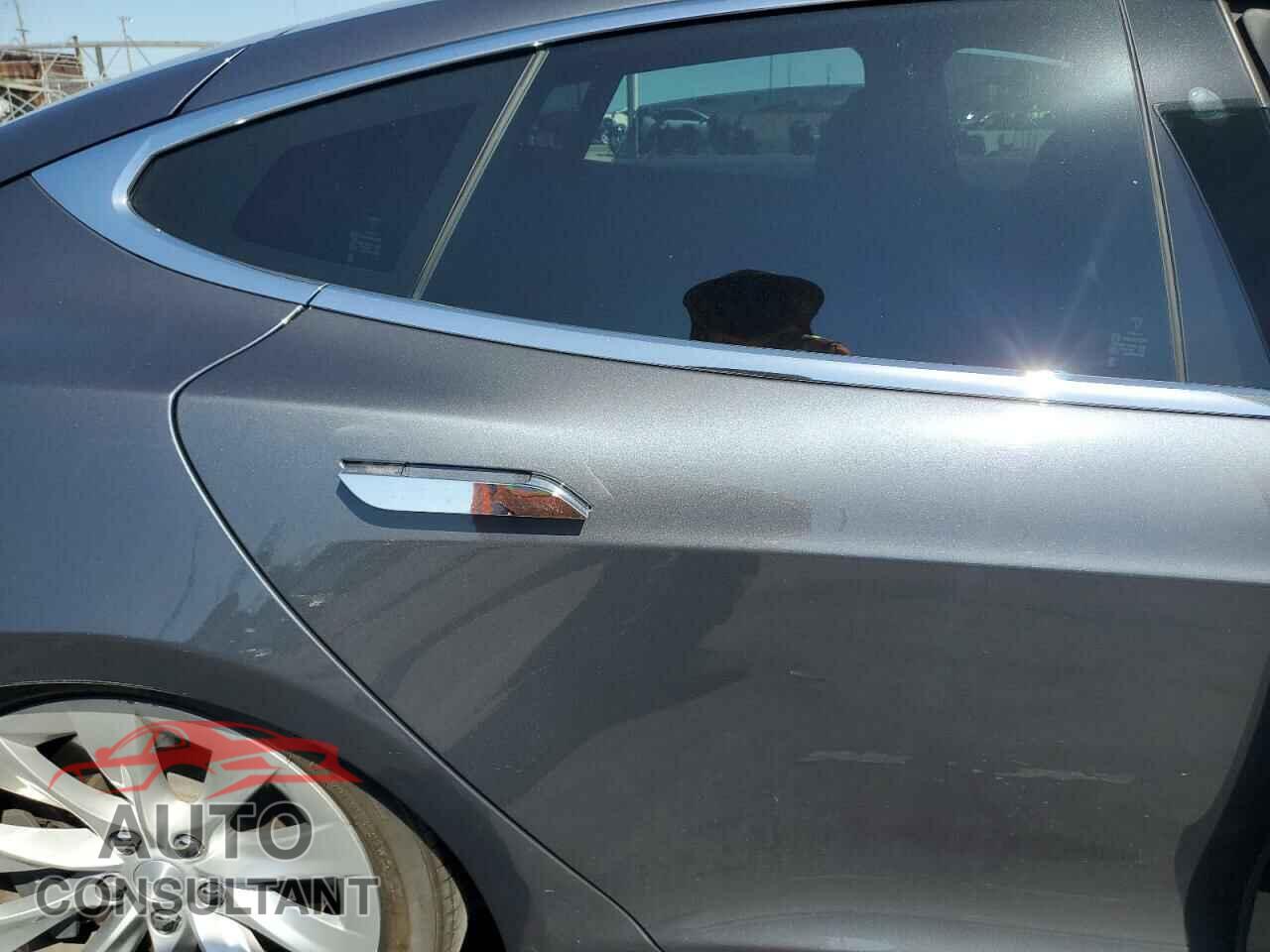 TESLA MODEL S 2019 - 5YJSA1E2XKF305595