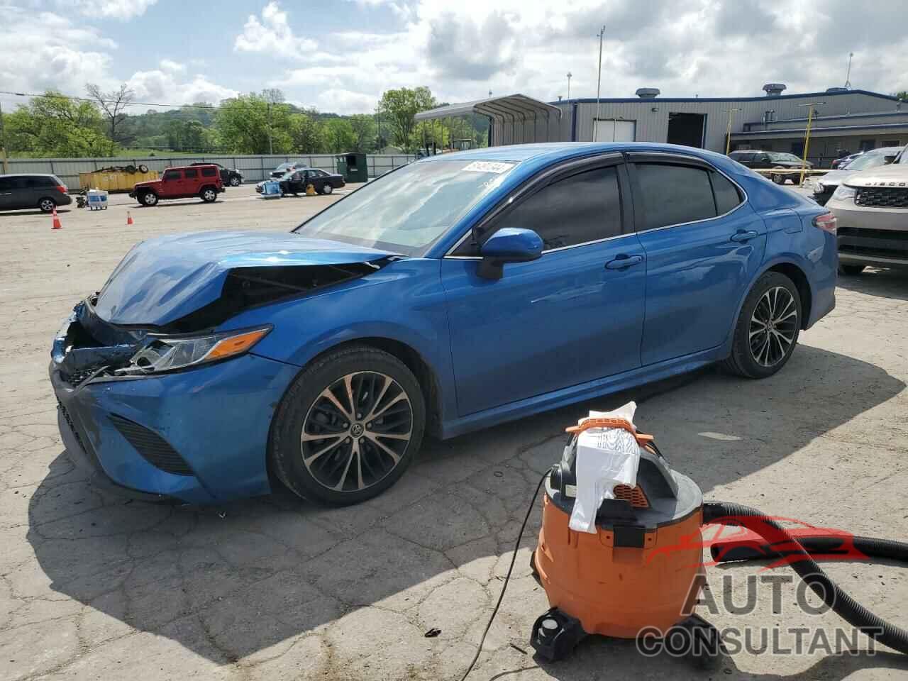 TOYOTA CAMRY 2018 - 4T1B11HK2JU011833