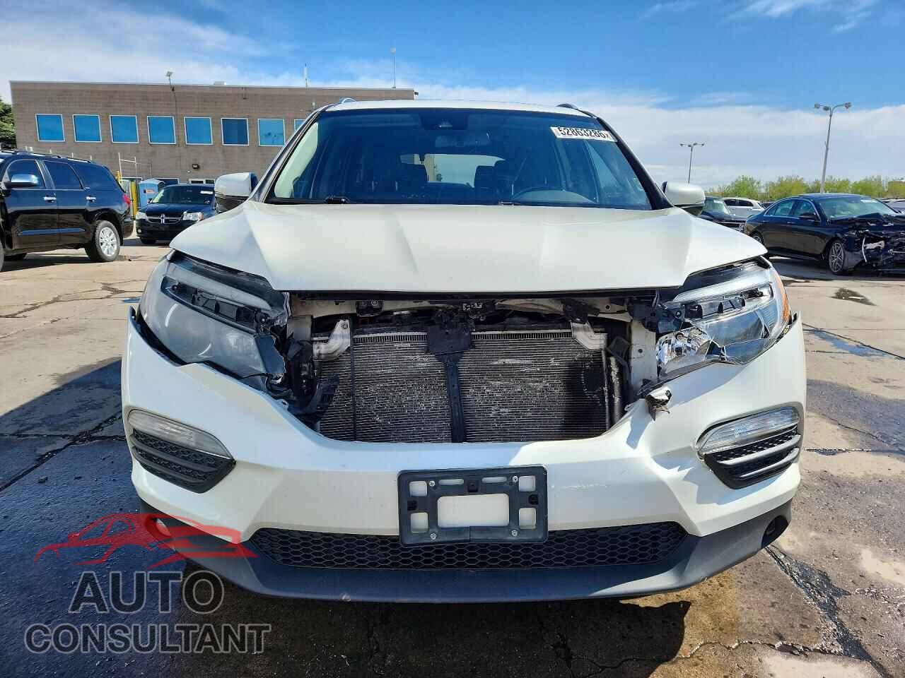 HONDA PILOT 2017 - 5FNYF6H99HB076546