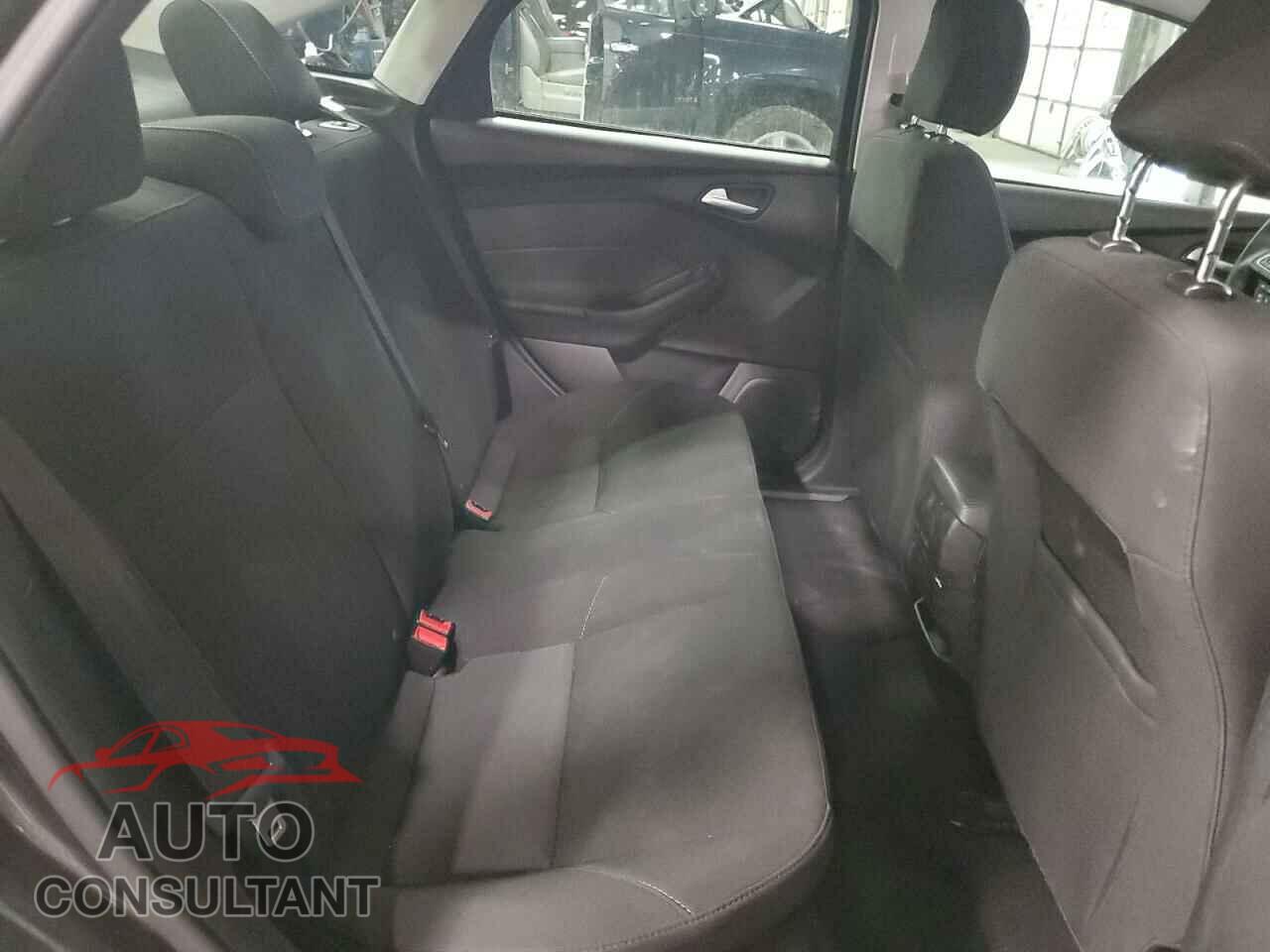 FORD FOCUS 2017 - 1FADP3F27HL320097