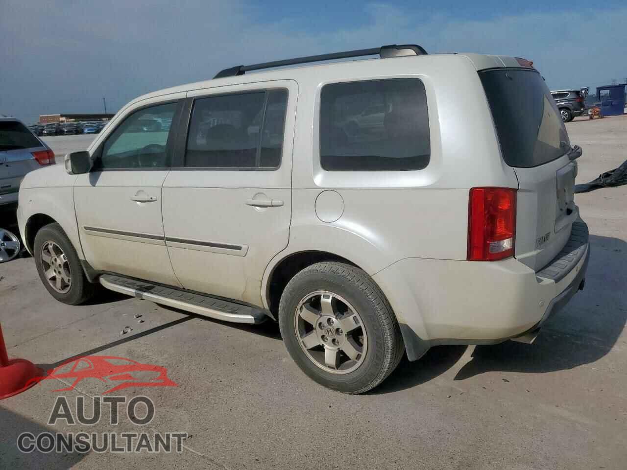 HONDA PILOT 2011 - 5FNYF3H98BB005411