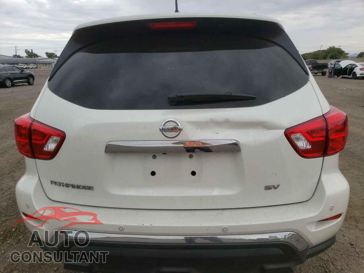 NISSAN PATHFINDER 2018 - 5N1DR2MN2JC610177